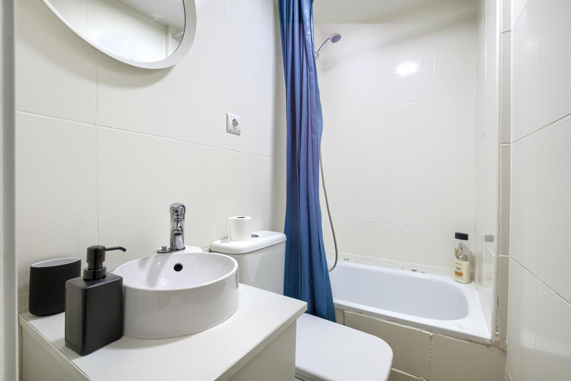Intimo Estudio En Madrid, Centro, 2Pax, Wifi & Tv Luaran gambar